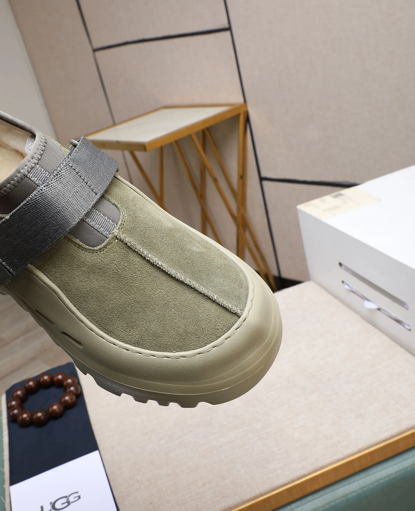 Men's men's shoes 💰580 (full genuine wool lining, 10% off for fake ones) Please note the quality of the original order and compare the thickness of the wool 🏮🏮 Popular UGG from Australia's warm luxury brand men's shoes, the official website is synchronized, Beckham men's style..., made of imported top-layer waxed cowhide, waxed toe cap, Australian real wool velvet lining Carefully sewn...Imported rubber Martin boots outsole (comfortable, soft, wear-resistant) The quality is really great...Exquisite workmanship, you won't be able to put it down at first sight, size 39-44 (customized in 45)
